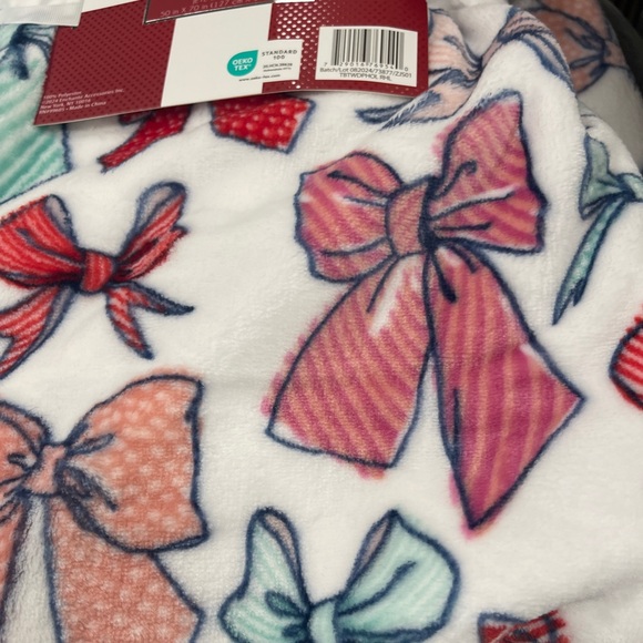 Pink Christmas Bow Ribbons Red Pink Green Plush Blanket 50”x70” NWT Coquette - Picture 3 of 5
